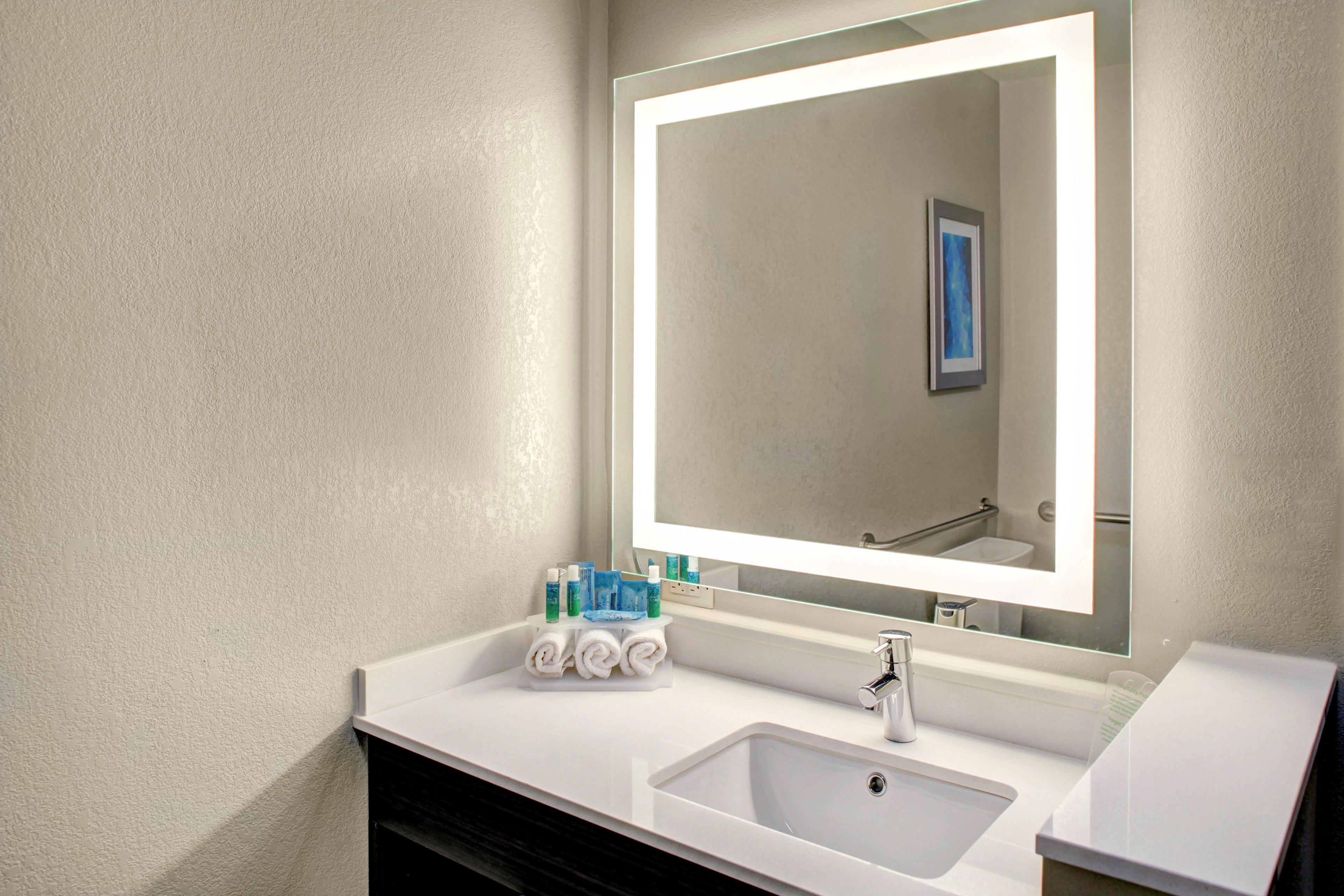 Holiday Inn Express & Suites Coldwater By Ihg Экстерьер фото