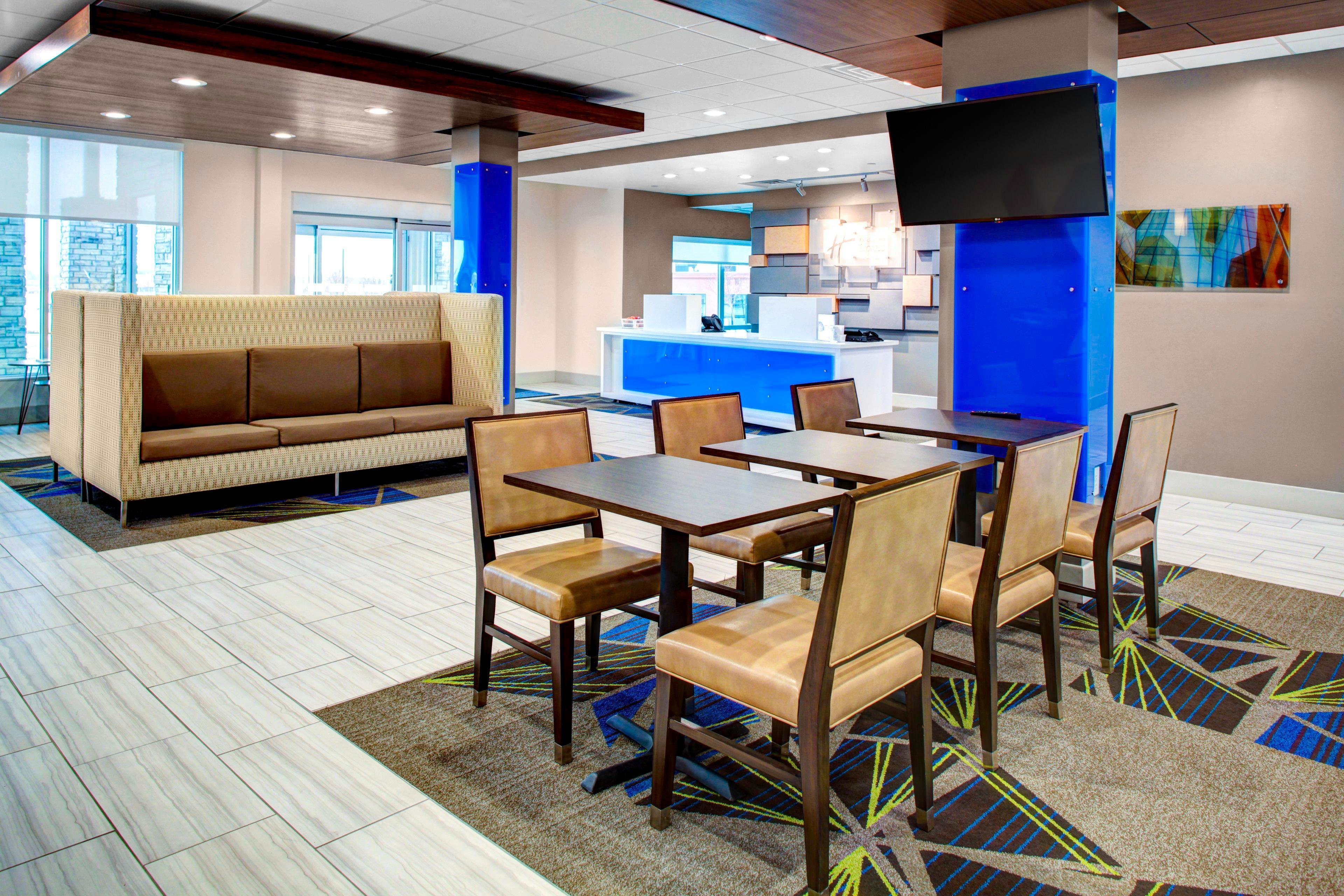 Holiday Inn Express & Suites Coldwater By Ihg Экстерьер фото